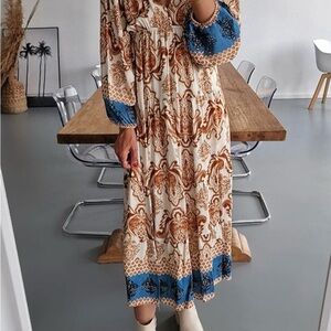 Elegant Floral Maxi Dress in Blue and Brown